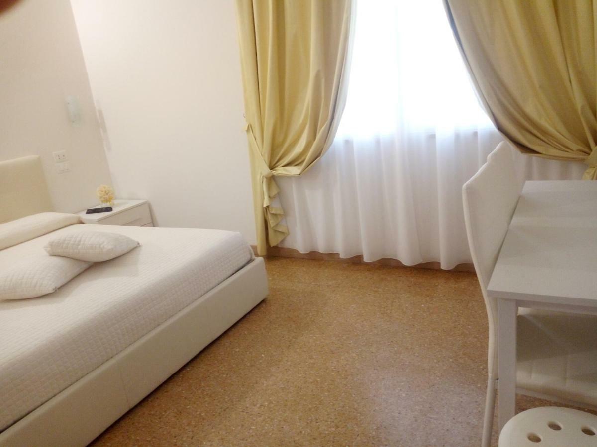Officina Urban Sleep Bed & Breakfast San Benedetto del Tronto Ngoại thất bức ảnh